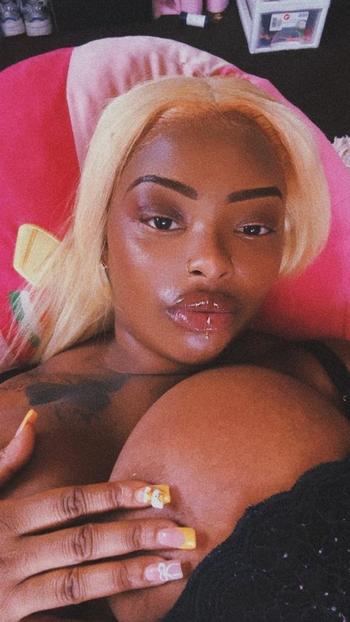 Dess, 26  female escort, Racine