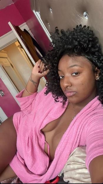 Serenity, 25  female escort, Racine
