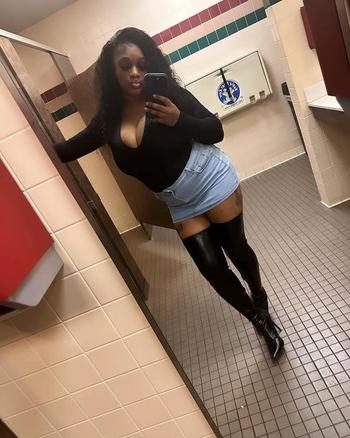 Honey, 22  female escort, Racine