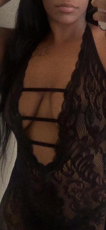 Shi, 24  female escort, Racine